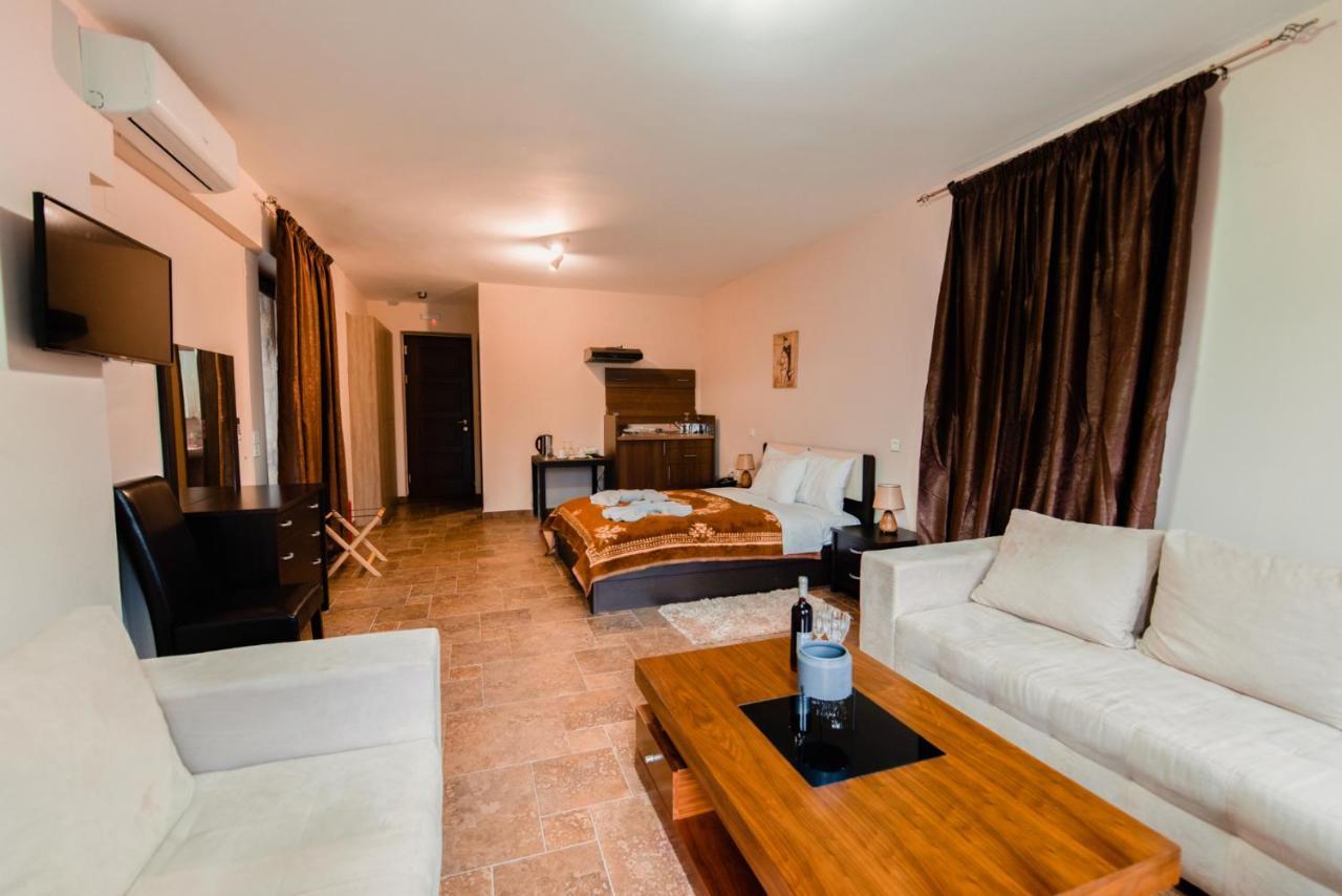 Melies Hotel Kokkinorrachi Buitenkant foto